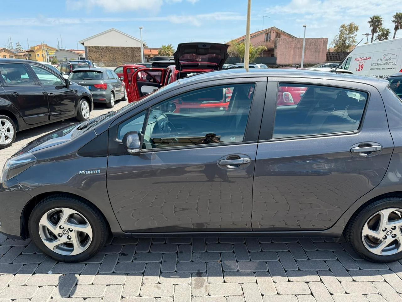 Toyota Yaris 1.5 Hybrid Automatica – GARANZIA 12 MESI!