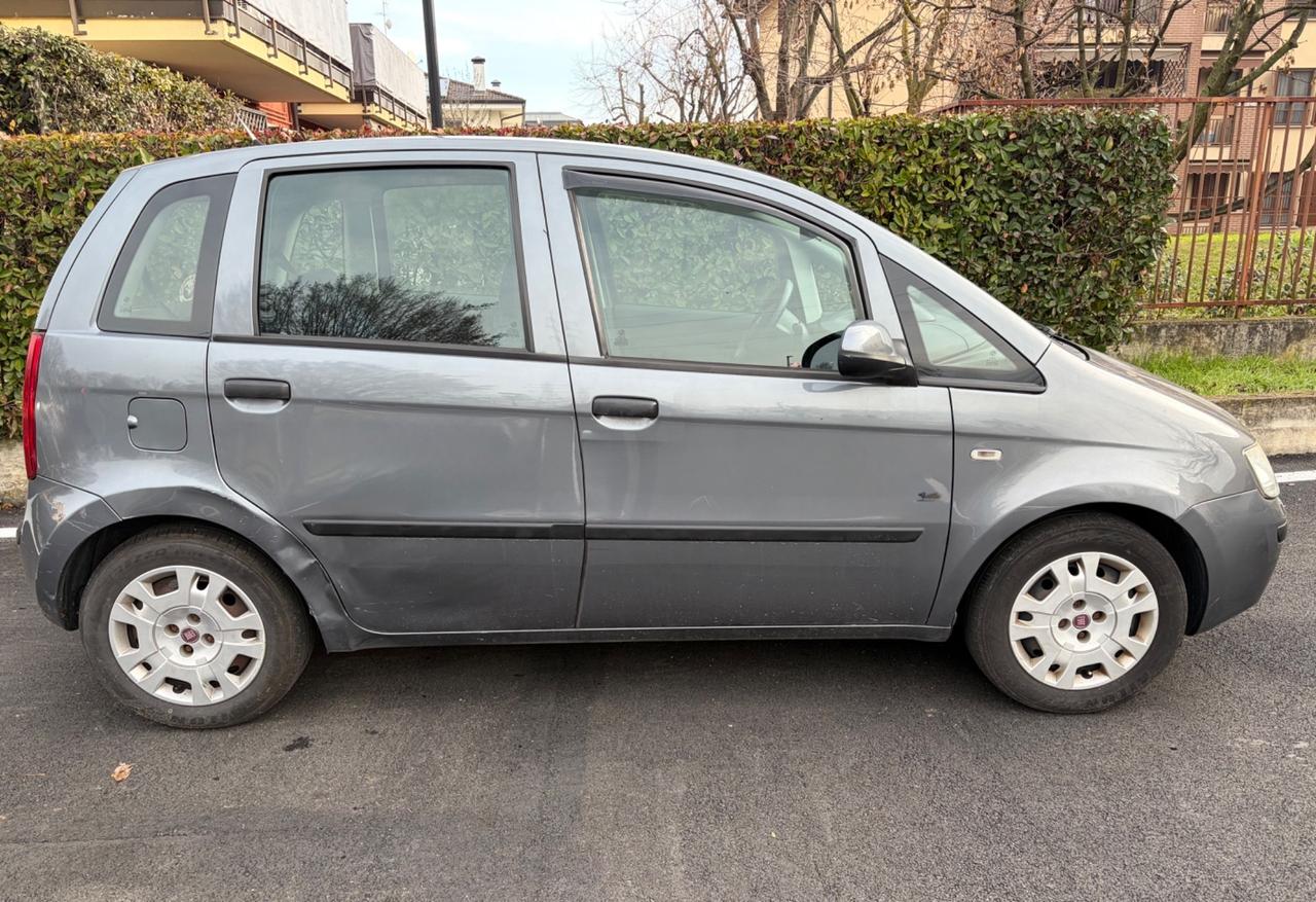 Fiat Idea 1.4 16V BlackEnergy