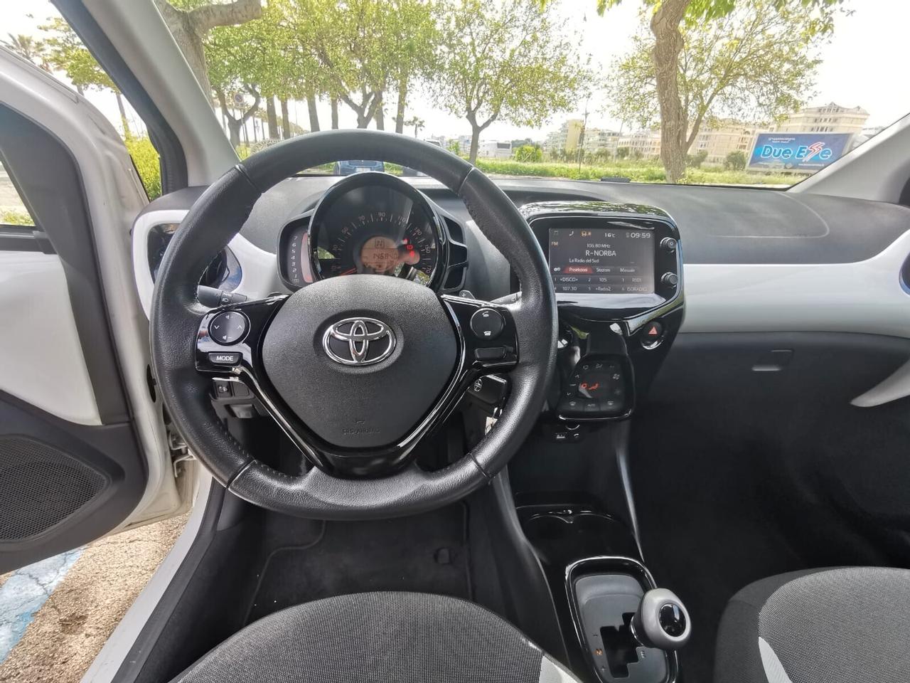 Toyota Aygo 1.0 VVT-i 69 CV 5 porte x-play MMT 2015