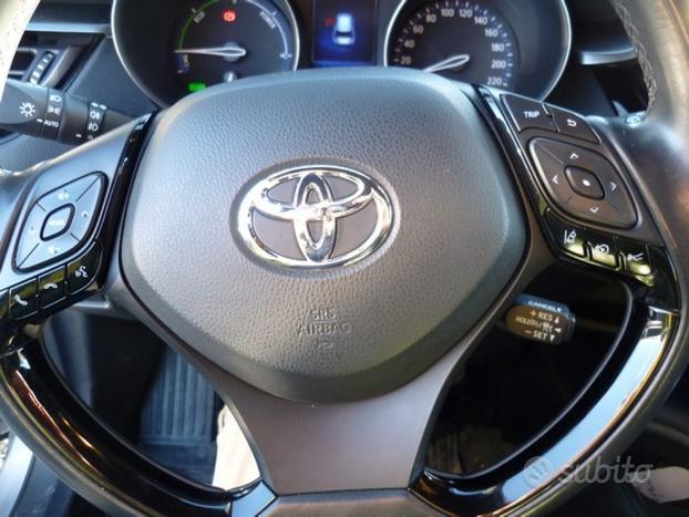 TOYOTA C-HR 1.8 Hybrid E-CVT Active