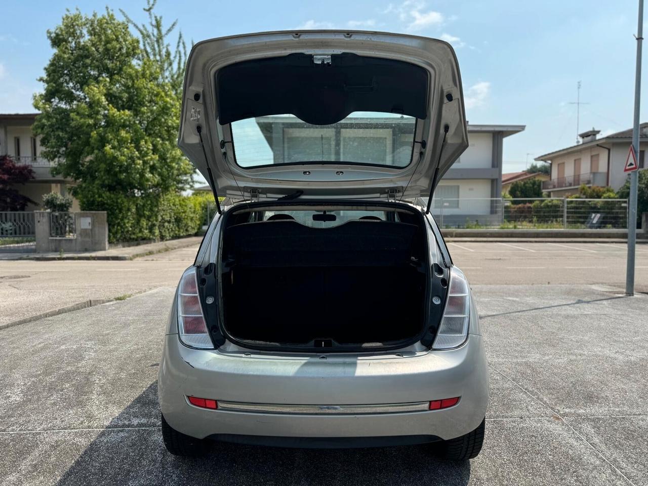 Lancia Ypsilon 1.2 Argento -Neopatentati