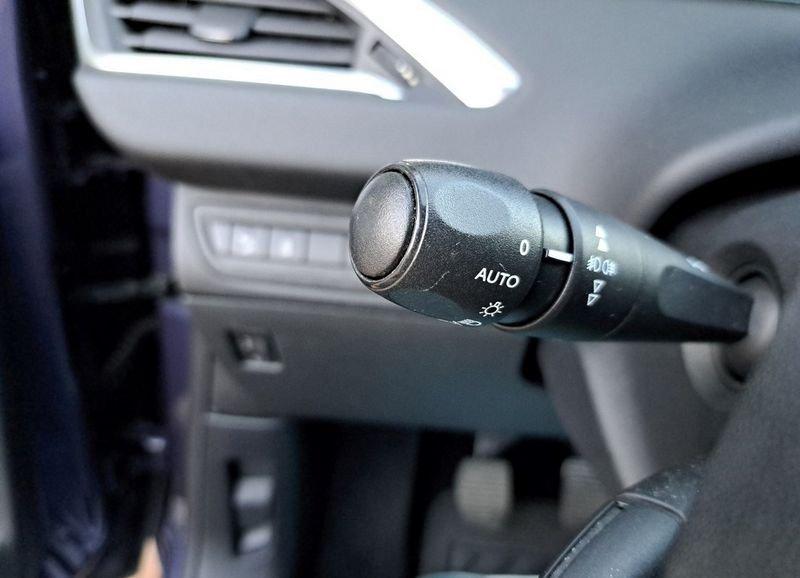 Peugeot 208 1.2 VTi 82 CV 5 porte Allure