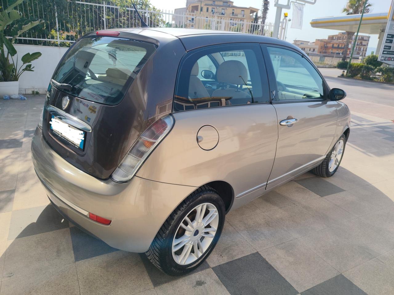 Lancia Ypsilon 1.3 MJT 75 CV Argento