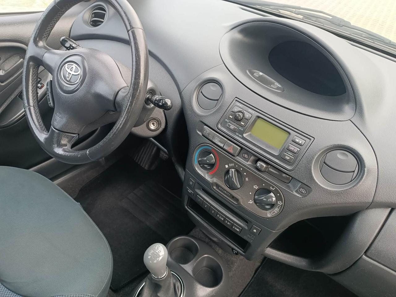 Toyota Yaris 1.0i 16V cat 5 porte Sol
