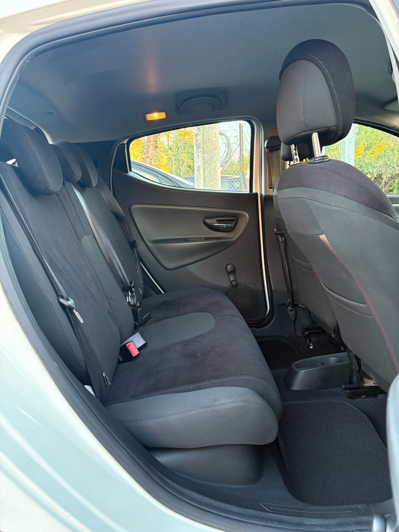 Lancia Ypsilon 1.2 69 CV 5 porte Silver