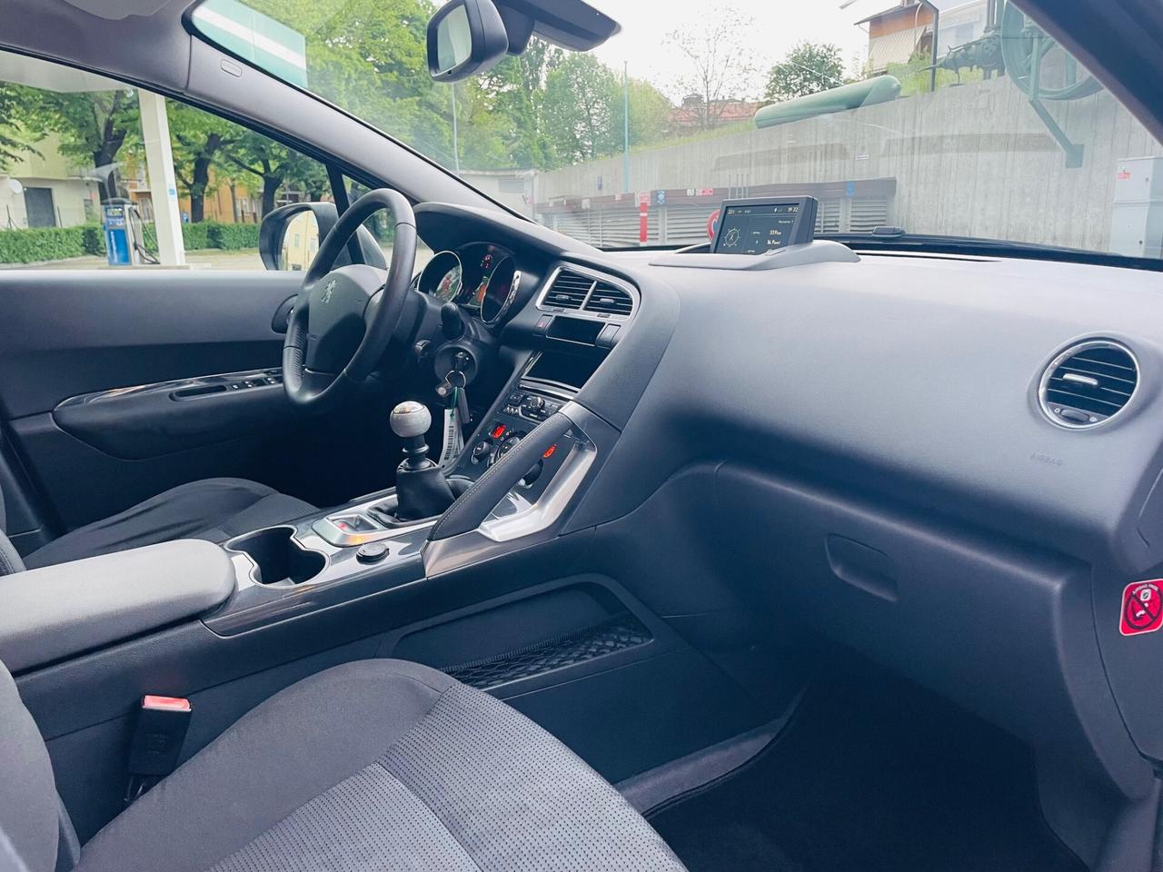Peugeot 3008 1.6 HDi 115CV Business