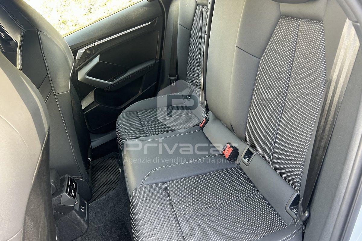 AUDI A3 allstreet TFSI 110 kW S tronic Identity Contrast