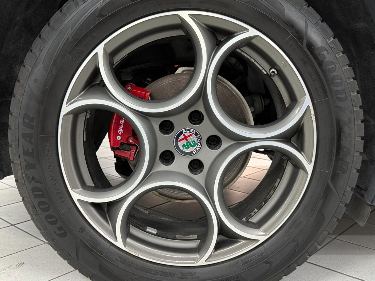 Alfa Romeo Stelvio 2.2 TD 160 CV ROSSO EDIZIONE CERCHI 19" PADDLE PINZE ROSSE RETROCAMERA DISTRIBUZIONE ESEGUITA FRENI