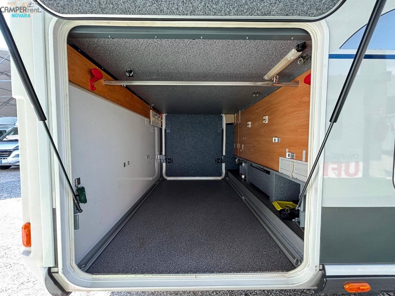 CARTHAGO CHIC I 47 - motorhome con letto matrimoniale in coda ed ampio garage