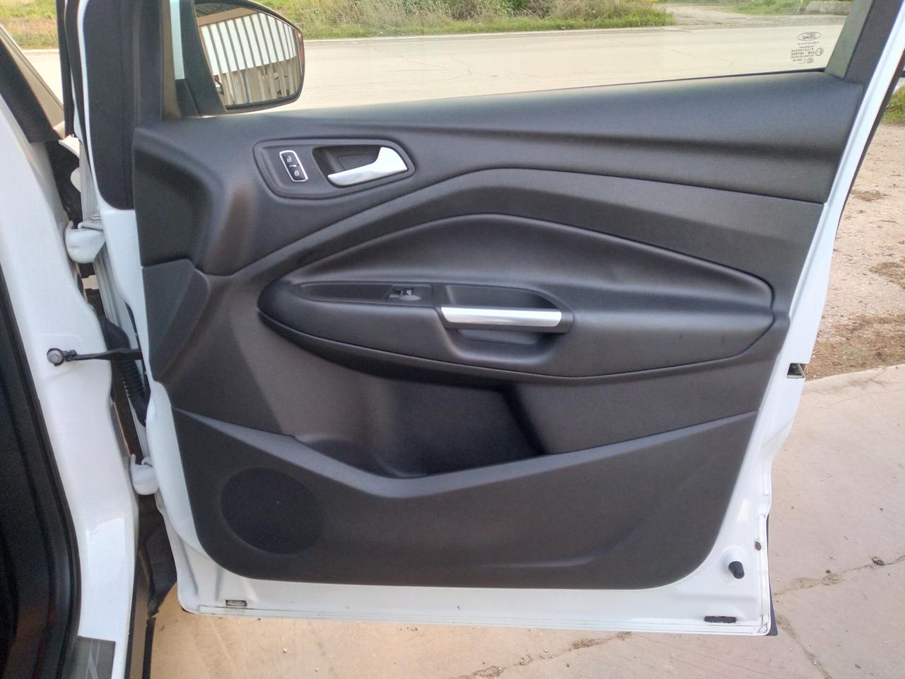 Ford Kuga 2.0 TDCI 140 CV 2WD Titanium