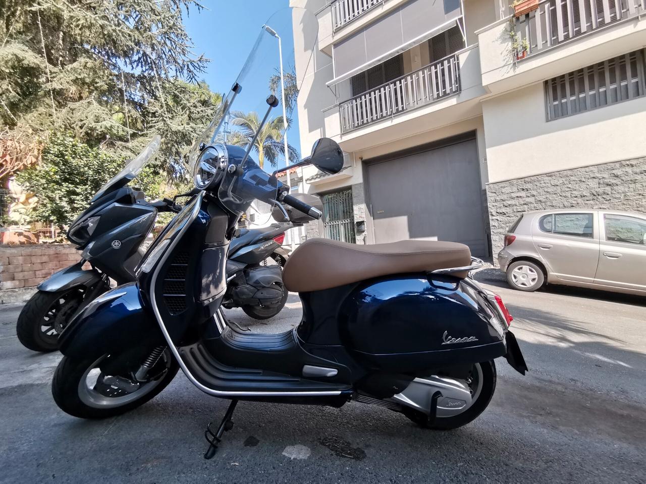 Vespa 300 gts Hpe solo 3900 km Perfetta