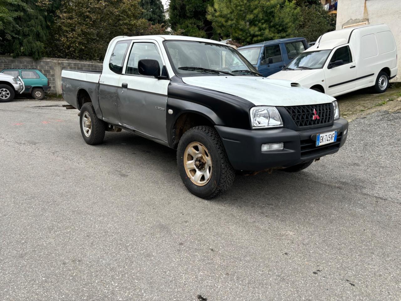 Mitsubishi L200 2 porte 4 posti