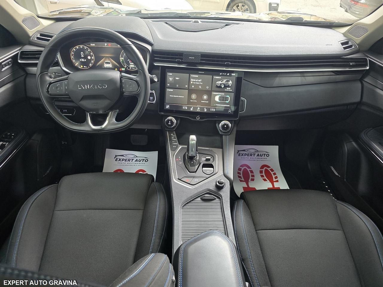 LYNK & CO 01 PLUG-IN **TOTAL BLACK**