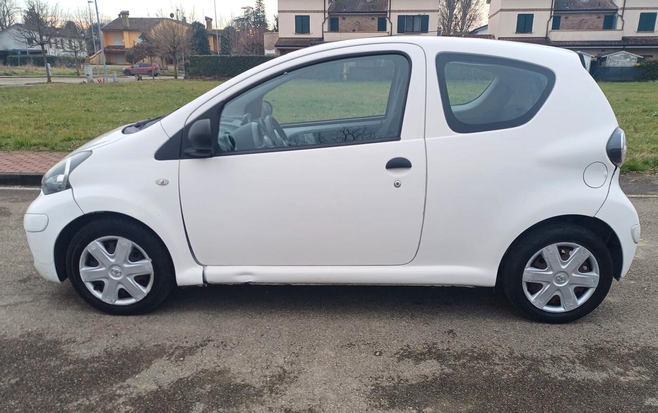 Toyota Aygo 1.0 12V VVT-i 3 porte Now Connect