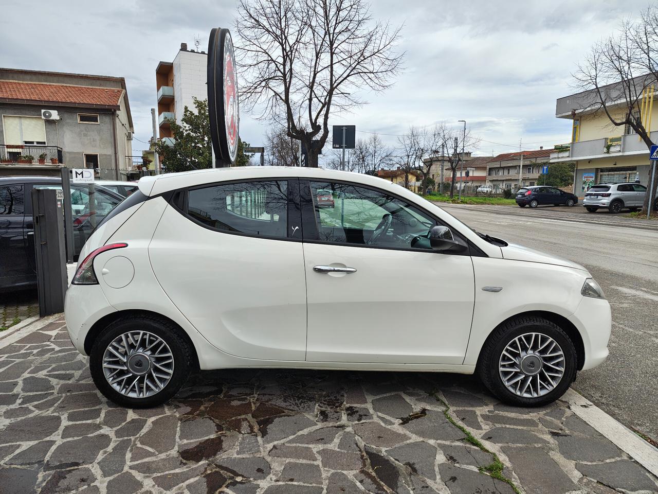 Lancia Ypsilon 1.2 69 CV 5 porte GPL Ecochic Silver