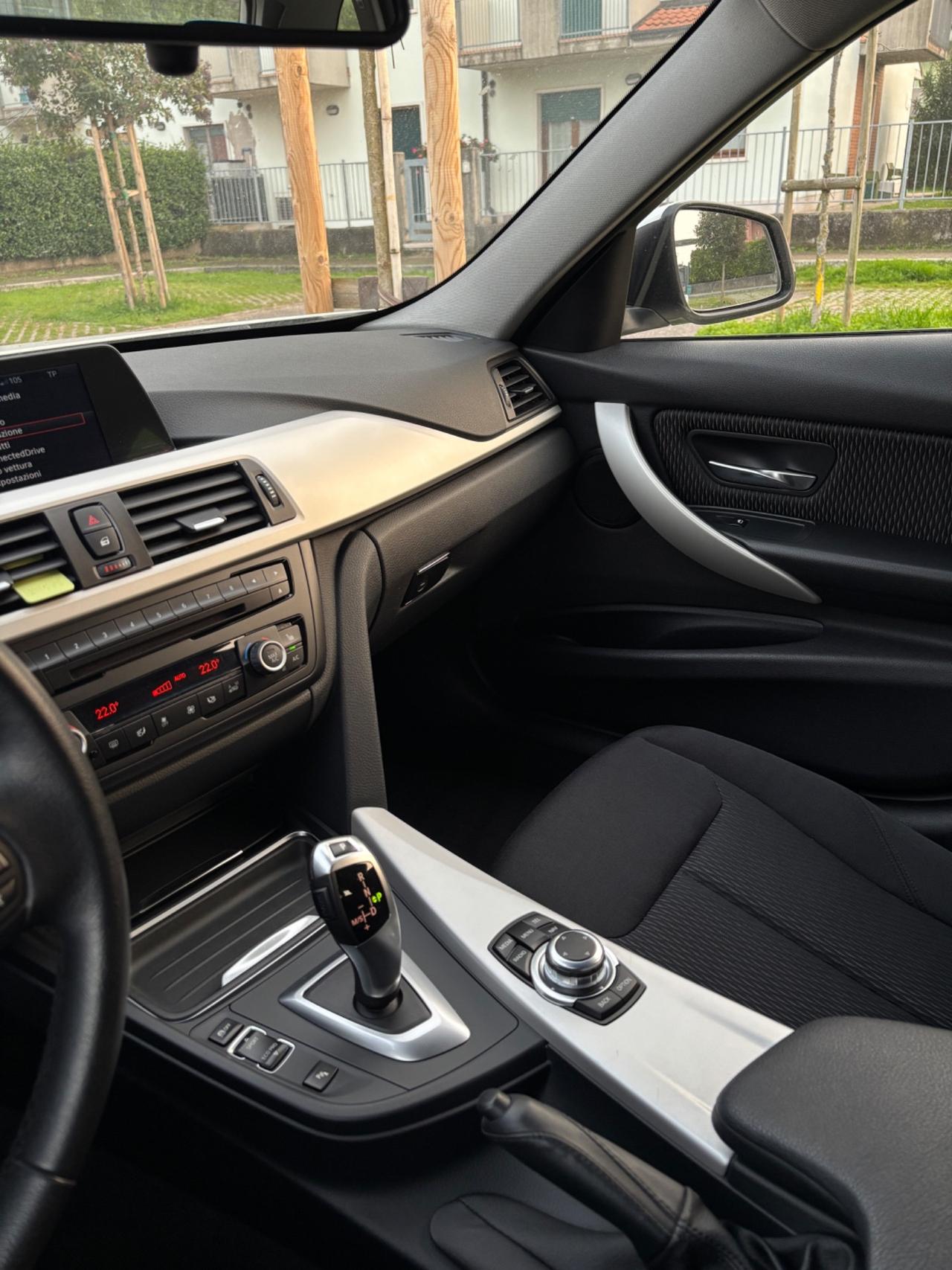 Bmw 318 d Luxury con soli 127000km