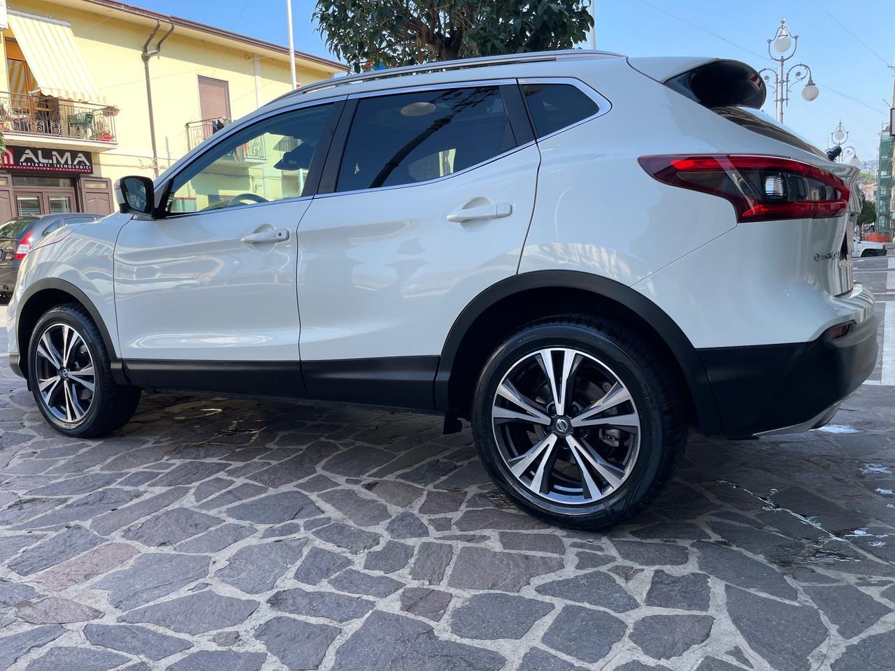 Nissan Qashqai 1.2 DIG-T N-Connecta FULL PERLATO