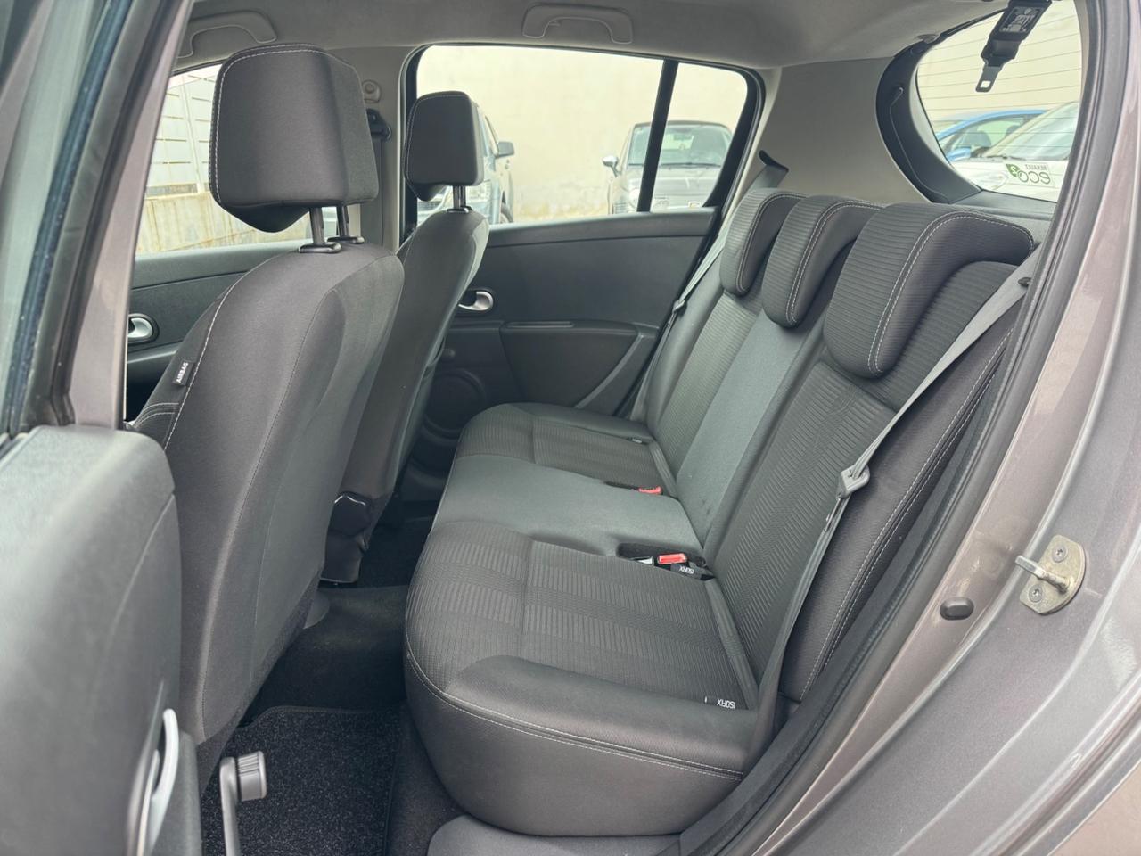 Renault Clio 1.2 GPL 75CV 20th 2011