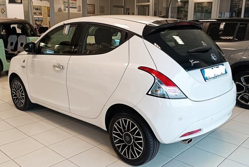 Lancia Ypsilon 1.0 FireFly 5 porte S&S Hybrid Alberta Ferretti