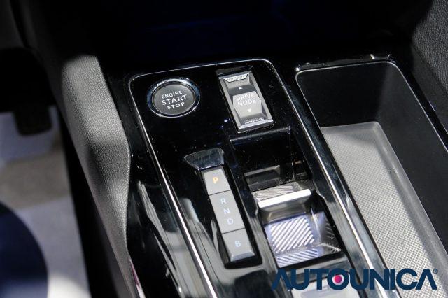 PEUGEOT 3008 HYBRID4 300 E-EAT8 ALLURE PACK