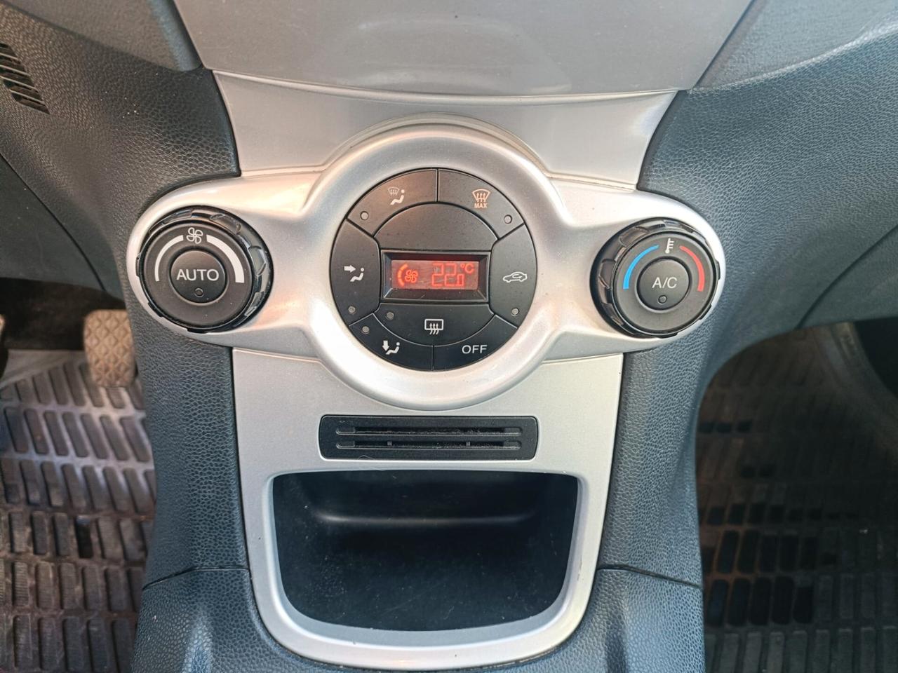 Ford Fiesta 1.4 5 porte Bz.- GPL Titanium