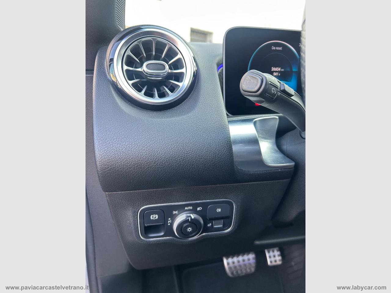 MERCEDES-BENZ GLB 200 d Automatic Premium