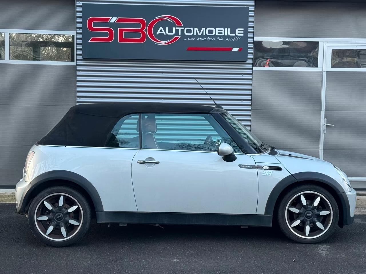 Mini Cooper cabrio Sidewalk