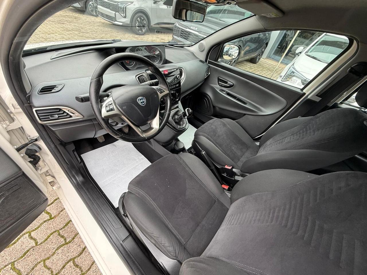 Lancia Ypsilon 1.2 69 CV 5 porte Gold