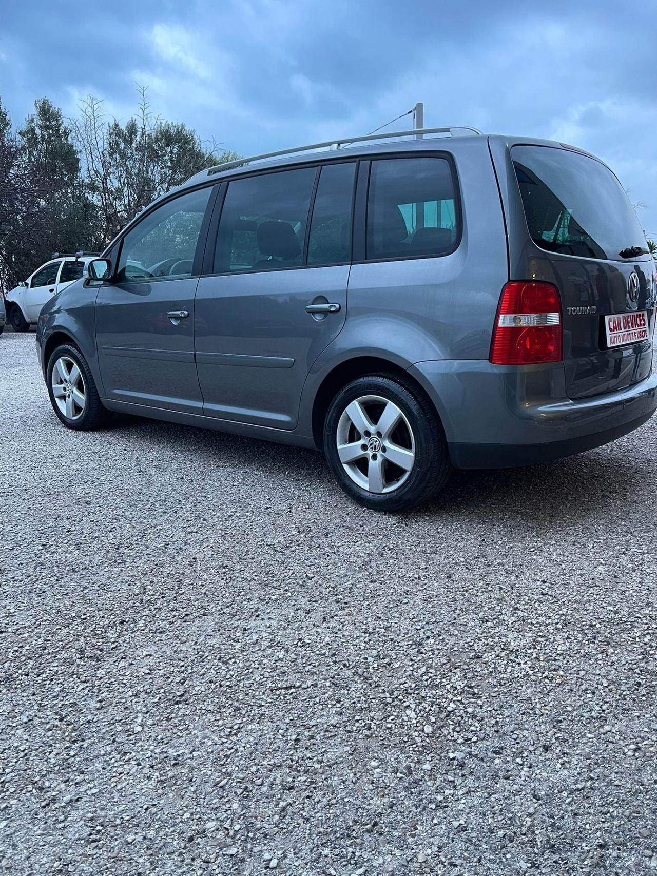 Volkswagen Touran 2.0 - 7 POSTI