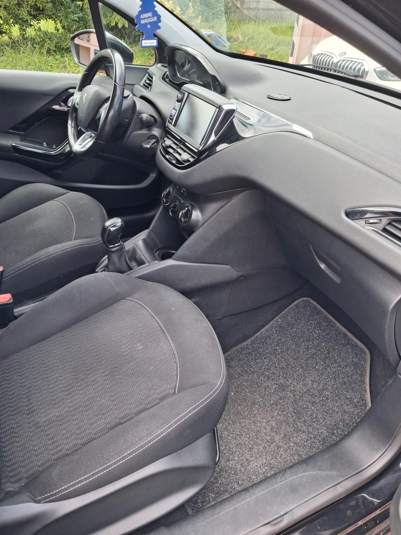 Peugeot 208 BlueHDi 75 5 porte Black Line