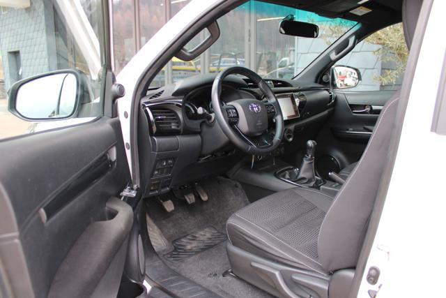 TOYOTA Hilux 2.4 D-4D 4WD Extra Cab Comfort