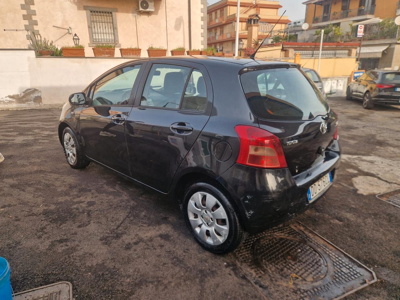 Toyota Yaris 1.0 5 porte