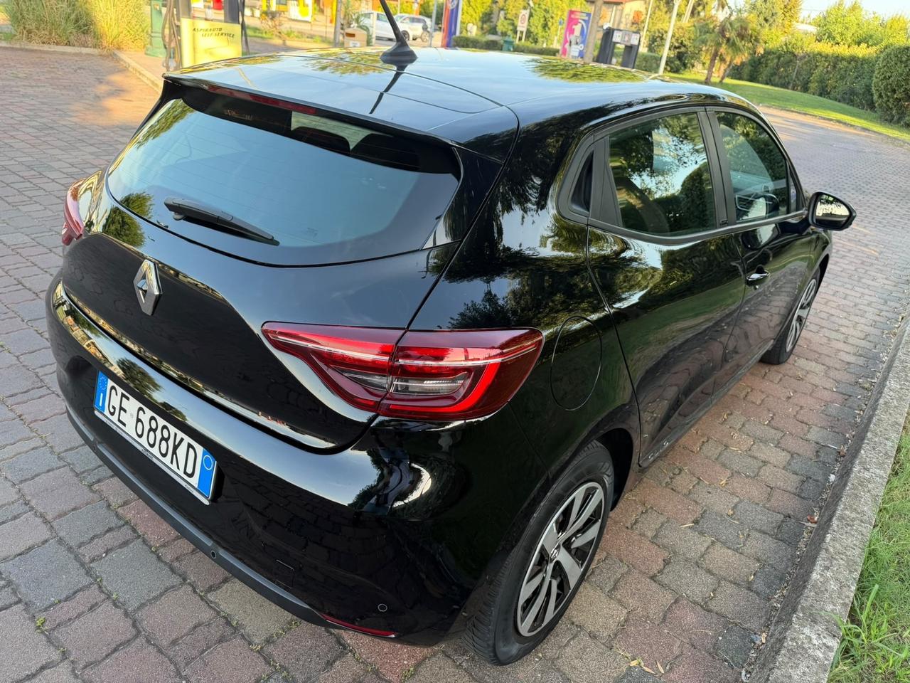 Renault Clio Full Hybrid E-Tech 140 CV 5 porte Initiale Paris
