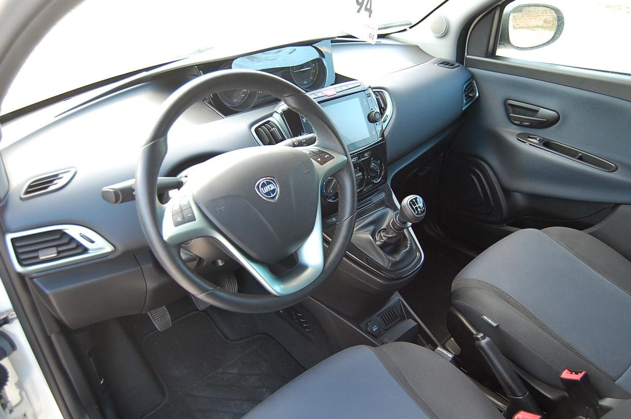 Lancia Ypsilon 1.0 FireFly 5 porte S&S Hybrid Platino