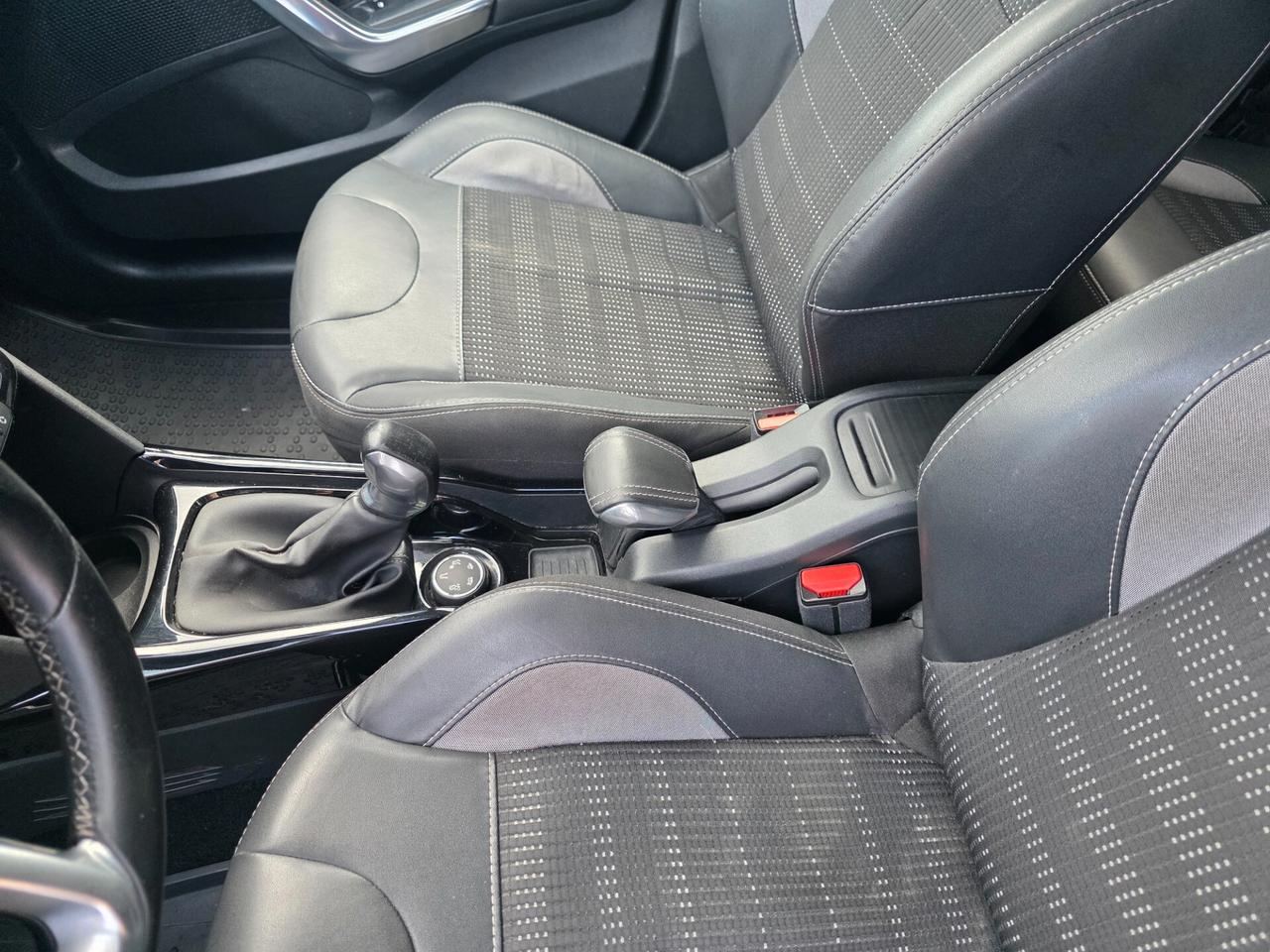 Peugeot 2008 1.6 BlueHDi 100 Allure