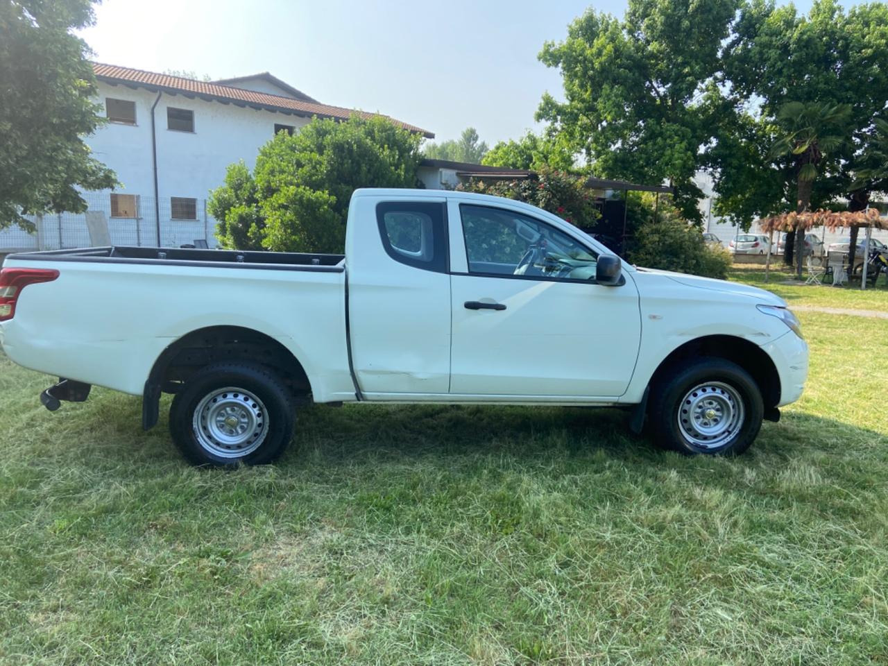 Mitsubishi L200 2.4 DI-D/154CV Club Cab Invite gancio traino
