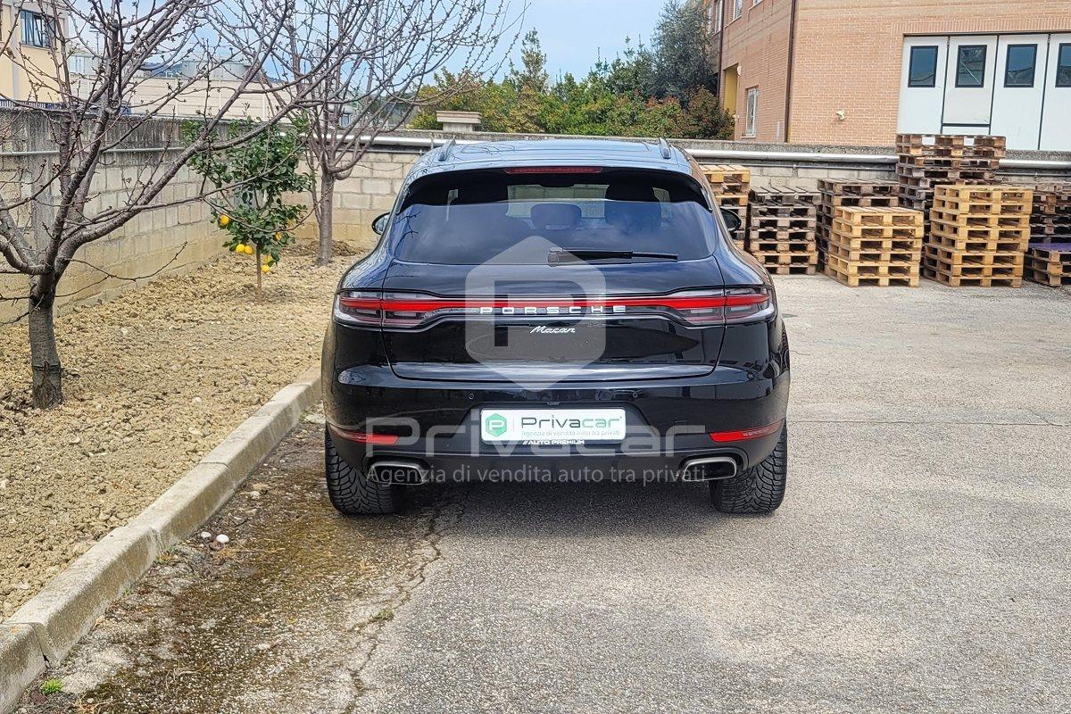 PORSCHE Macan 2.0
