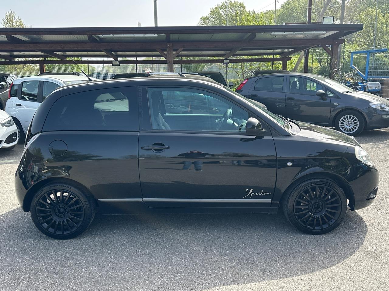 Lancia Ypsilon 1.3 MJT 90 CV MomoDesign