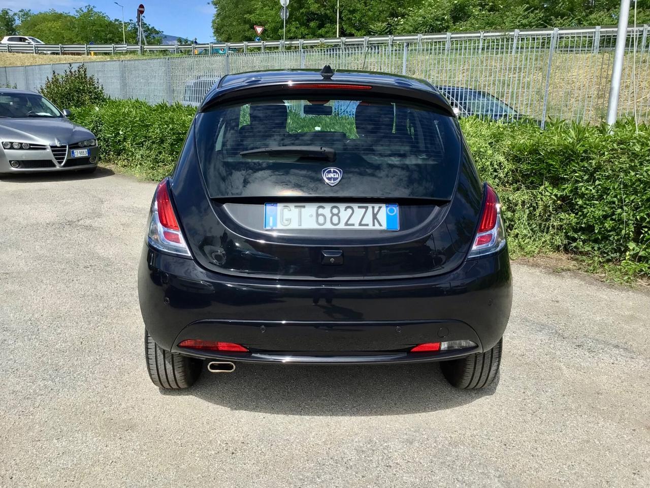 Lancia Ypsilon 1.0 FireFly 5p Hybrid Platino