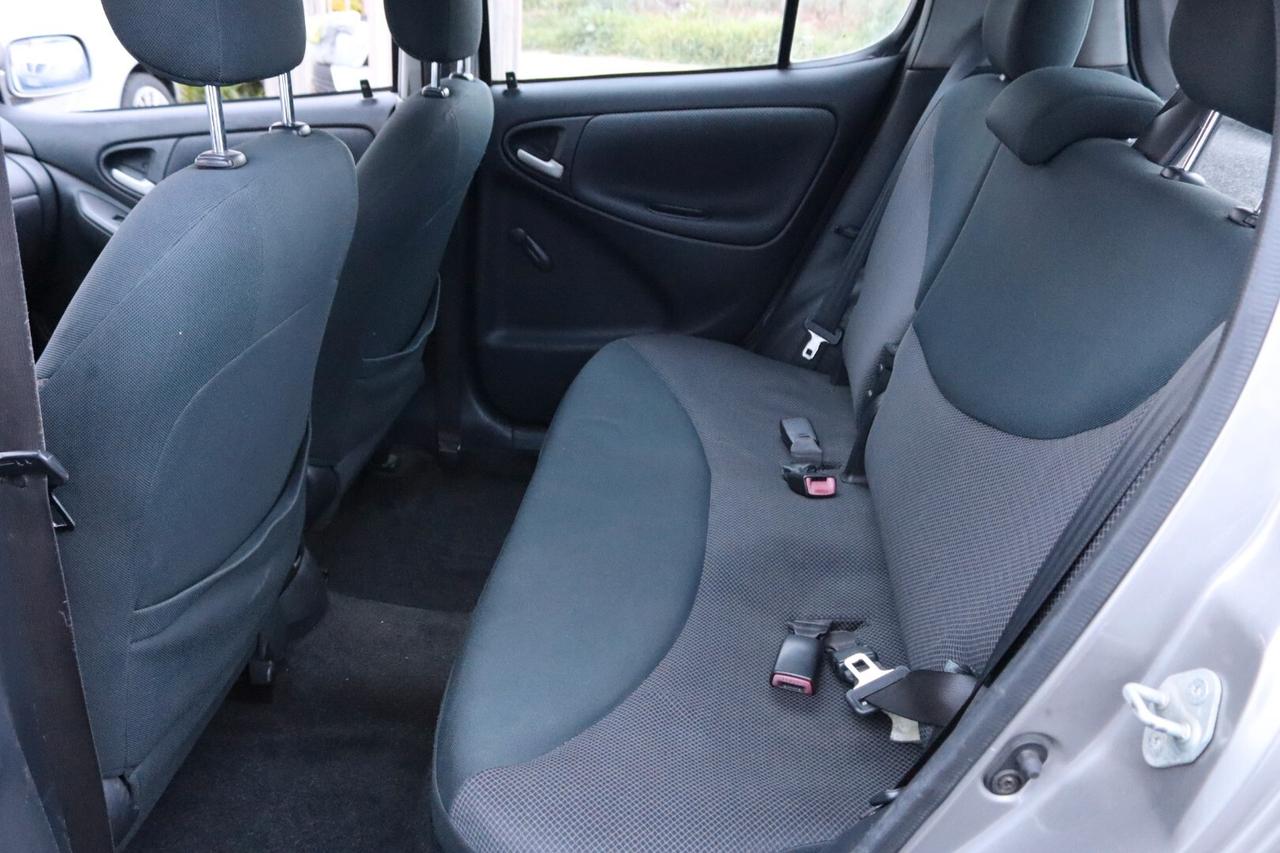 Toyota Yaris 1.4 tdi D-4D cat 5 porte Sol