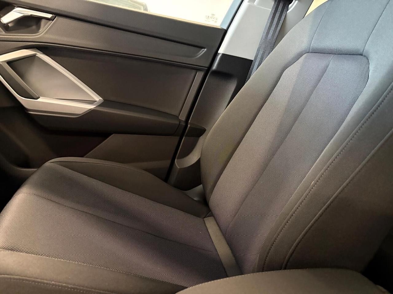 Audi Q3 35 TDI quattro S tronic 10000 km TETTO