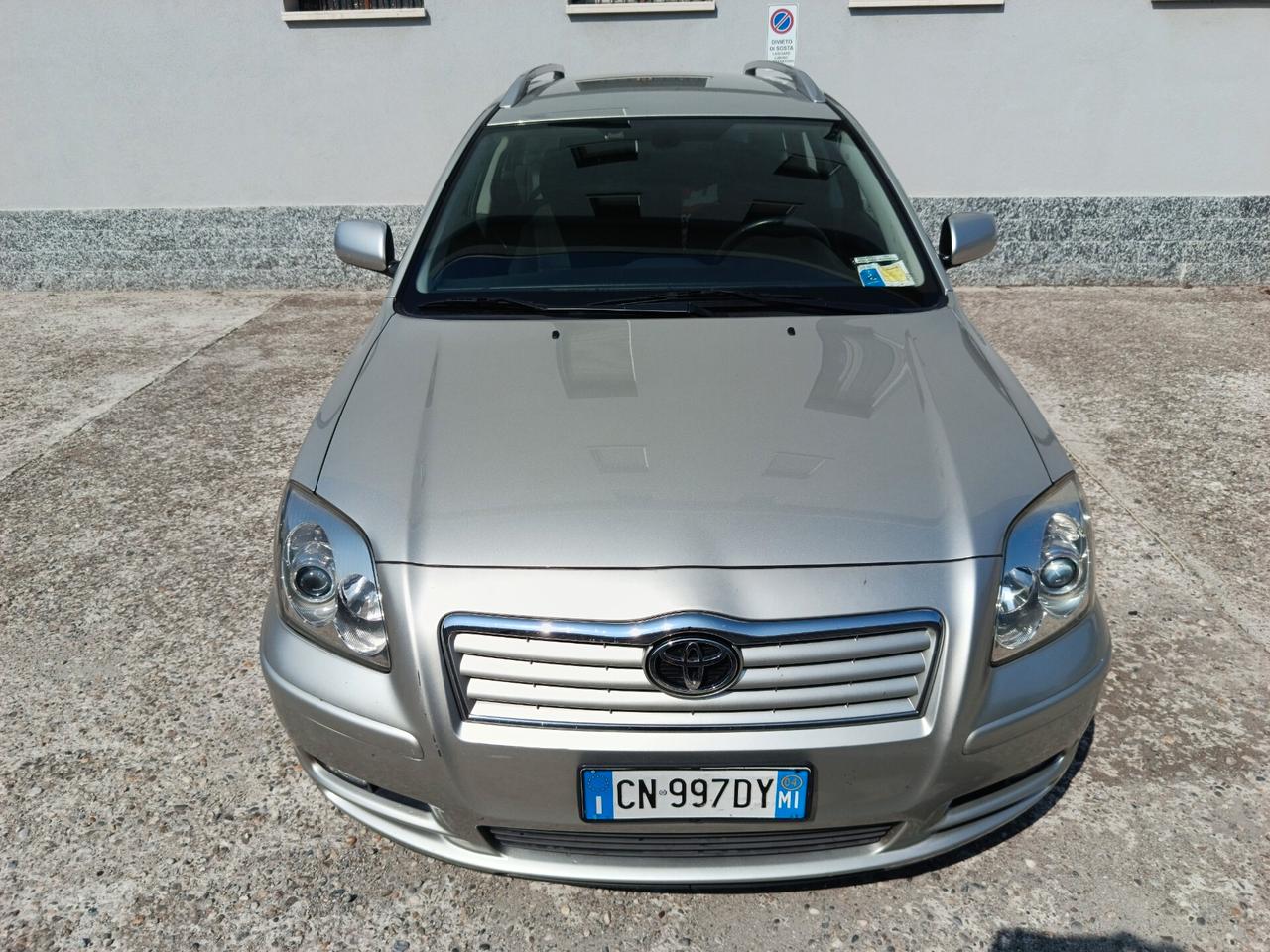 Toyota Avensis 2.0 D-4D 16V Station Wagon DOPPIO TRENO DI PNEUMATICI