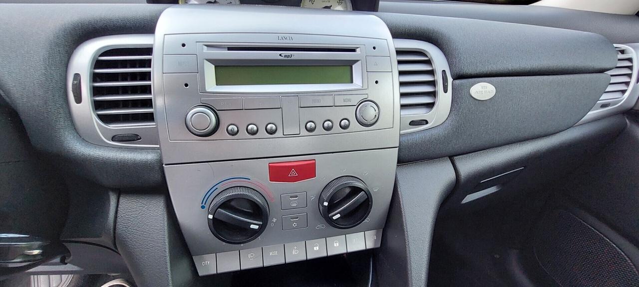 YPSILON MODELLO DIVA 1,3 MTJ DIESEL 75 CV RESTAYLING AUX PER NEOPATENTATI IMPECCABILE