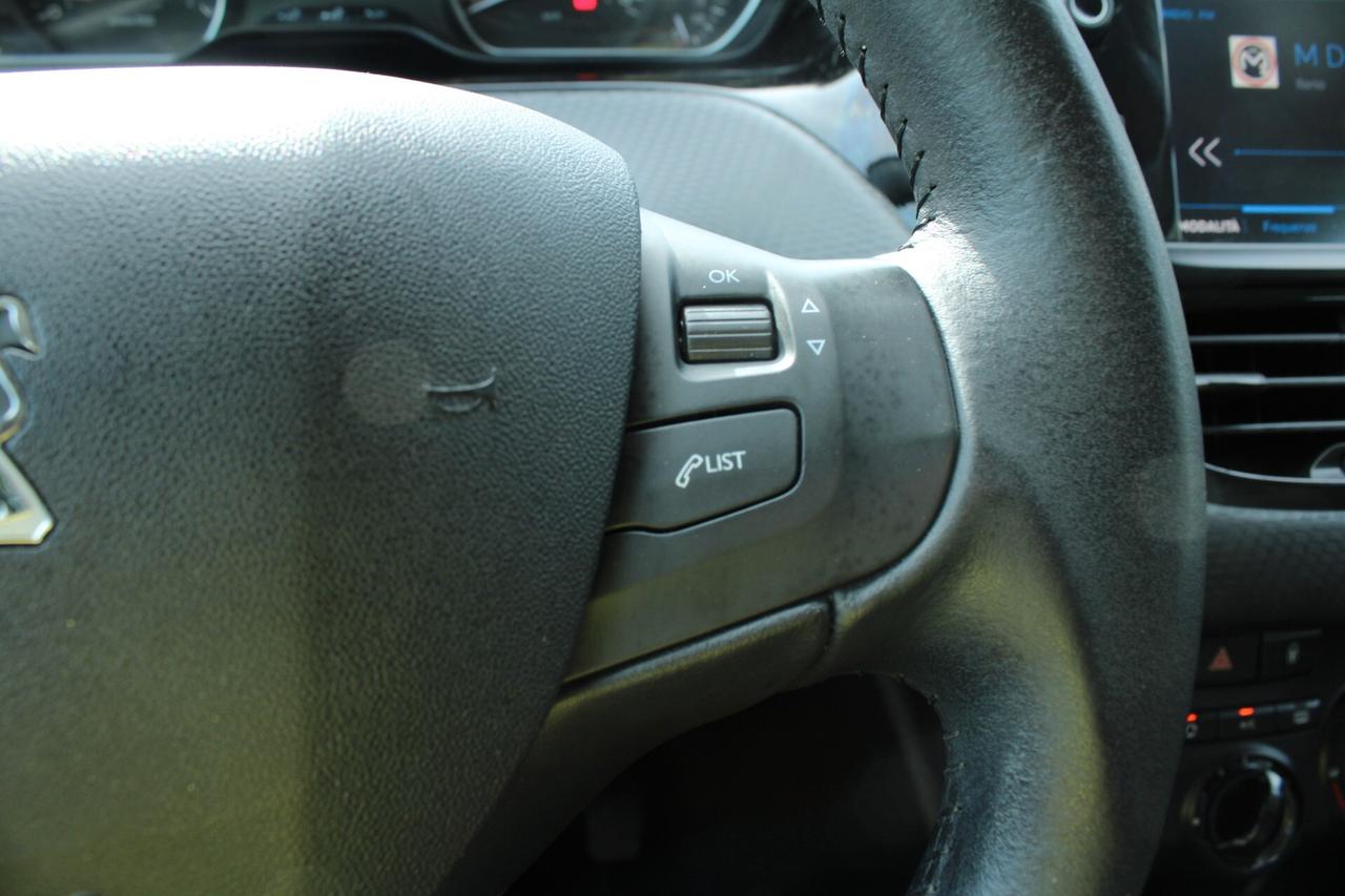 Peugeot 208 PureTech 82 Stop&Start 5 porte Signature