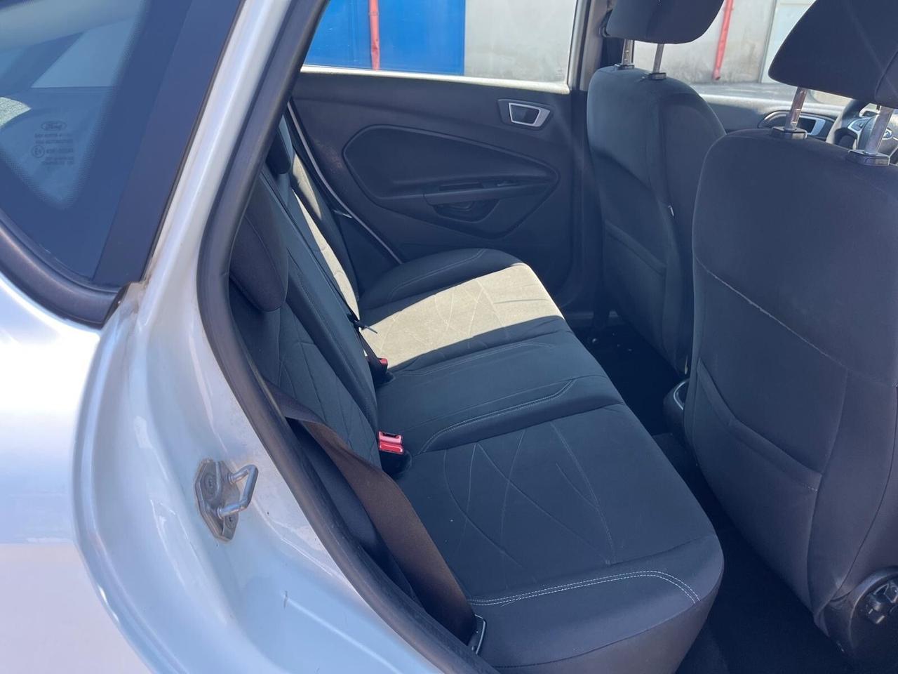 Ford fiesta 5P-1.5 tdci/75 cv-full-2013