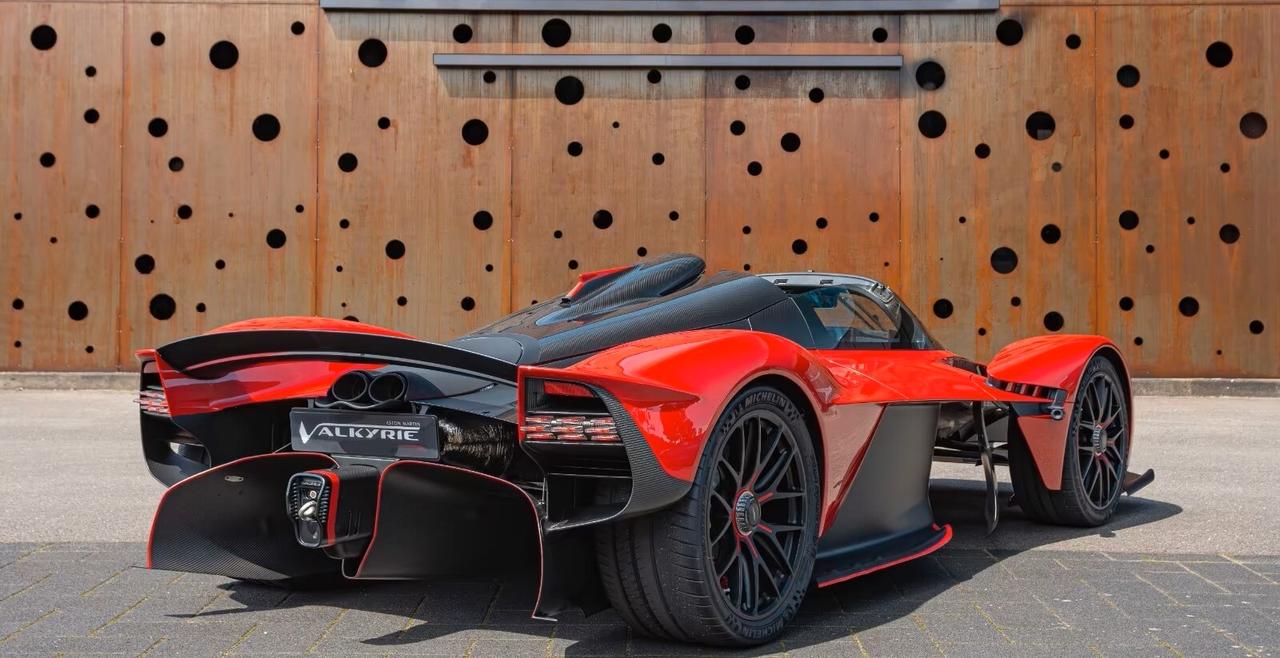 Aston Martin Valkyrie SPIDER *Q-COMMISSION*PIANO DA COLLEZIONE*
