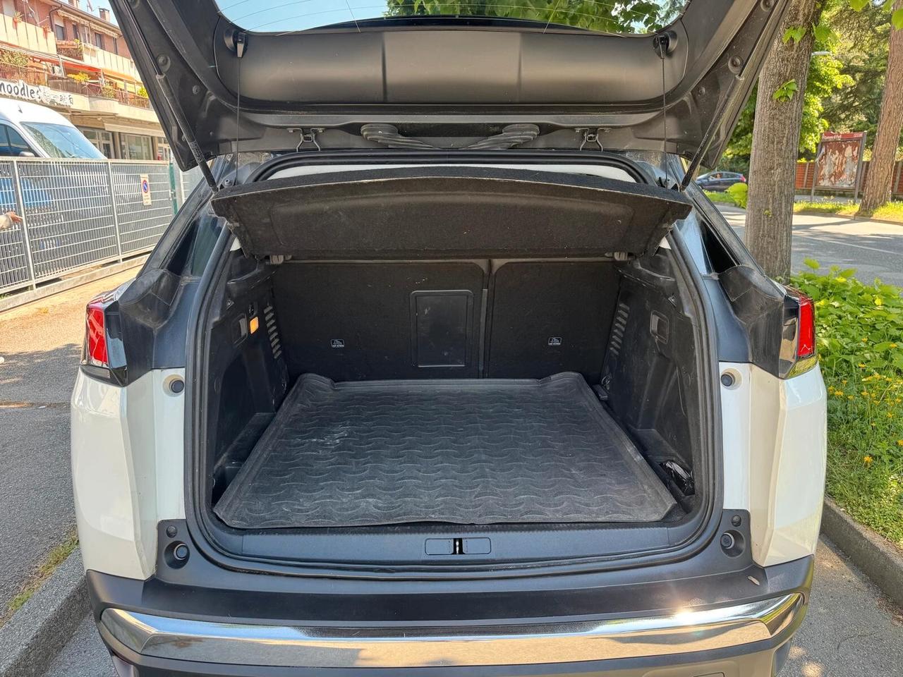 Peugeot 3008 1.5 HDI Allure CATENA APPENA FATTA GARANZIA 12 M