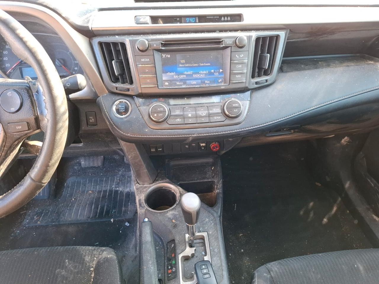 Toyota RAV 4 2.2 D-CAT 4WD - SINISTRATO