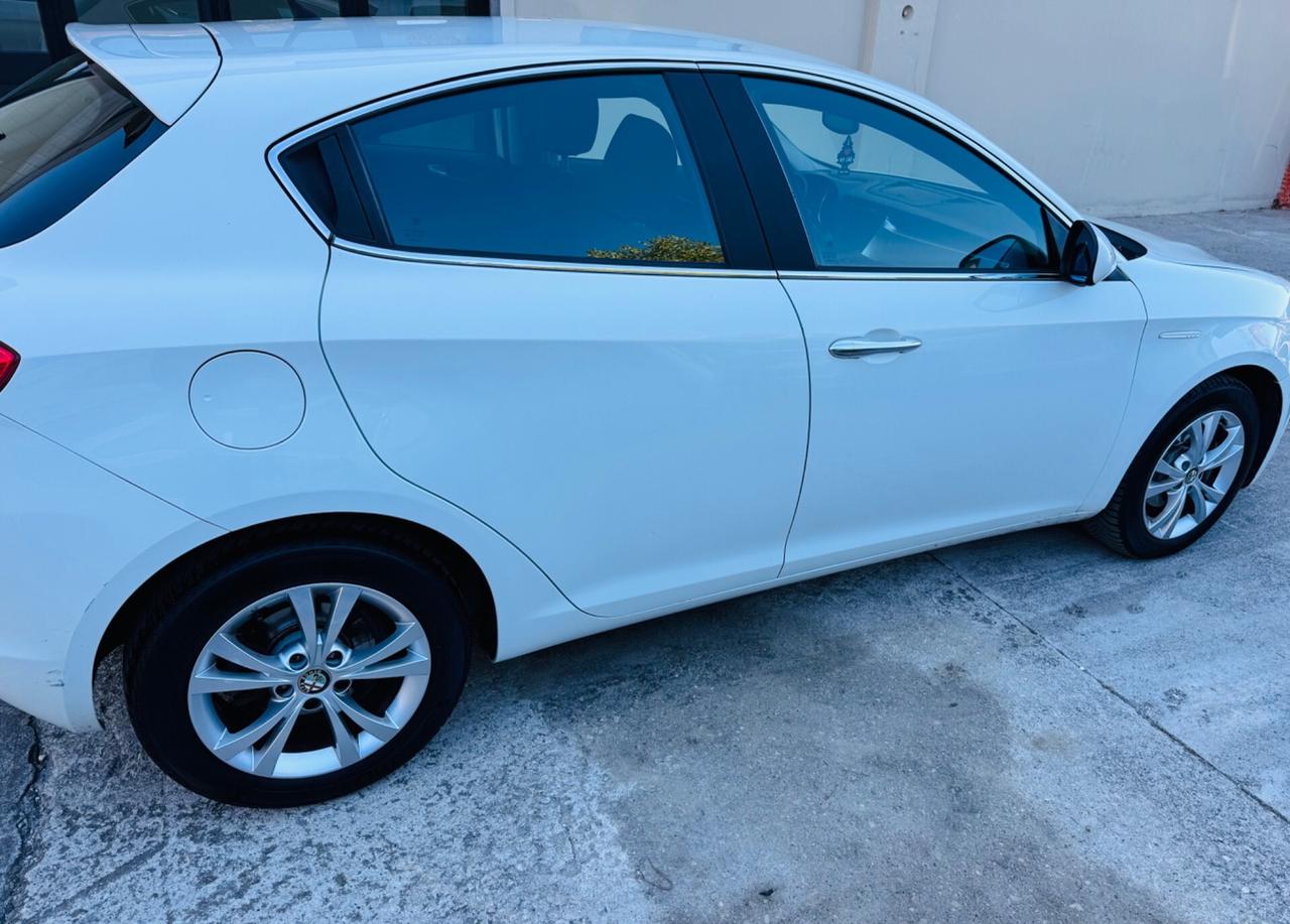 Alfa Romeo Giulietta 1.6 JTDm-2 105 CV Exclusive