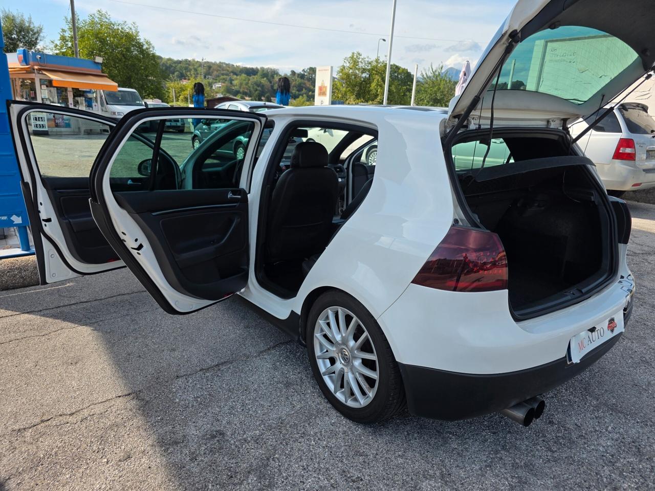 Volkswagen Golf GTD anno 2008 con 313.500 Motore sost
